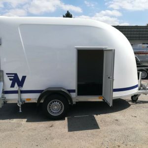 Niewiadów Polyester-Transporter mit Seitentür und Laderampe